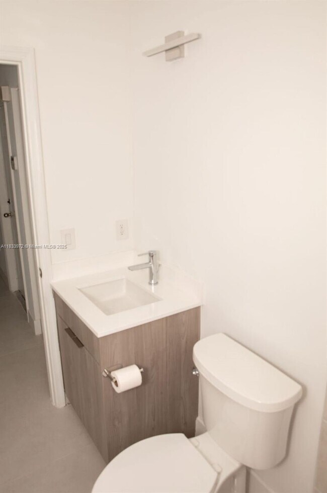 Building Photo - 273 SE 32nd Ave