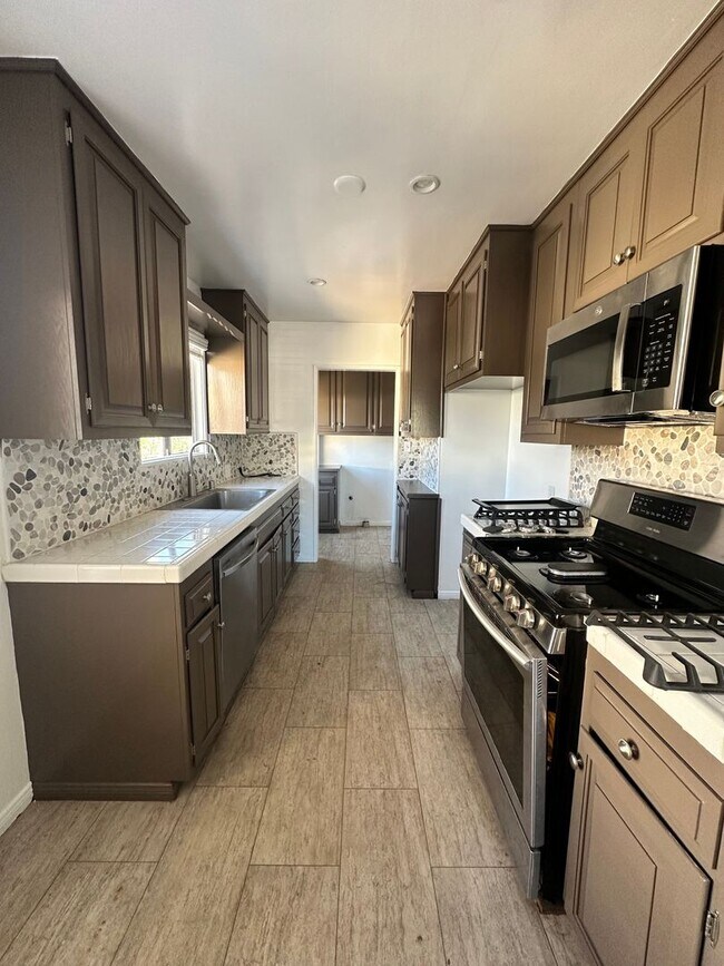 Building Photo - FOR RENT – Charming 3-Bedroom Home in South Torrance