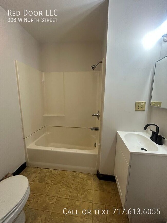 Building Photo - 308 W North St