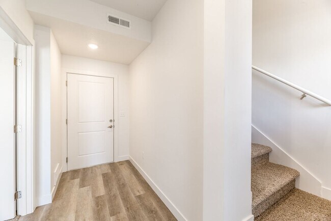 Building Photo - Gorgeous Brand New Townhome!