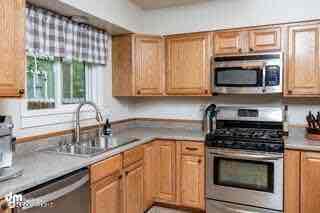 Building Photo - 8933 Lakehurst Dr