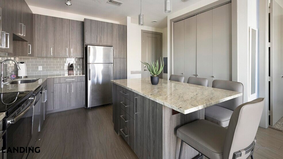 Building Photo - 101 S Center St