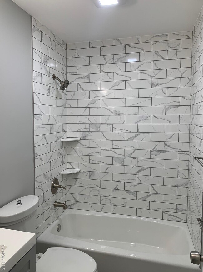 Building Photo - 21 Collegeview Ave