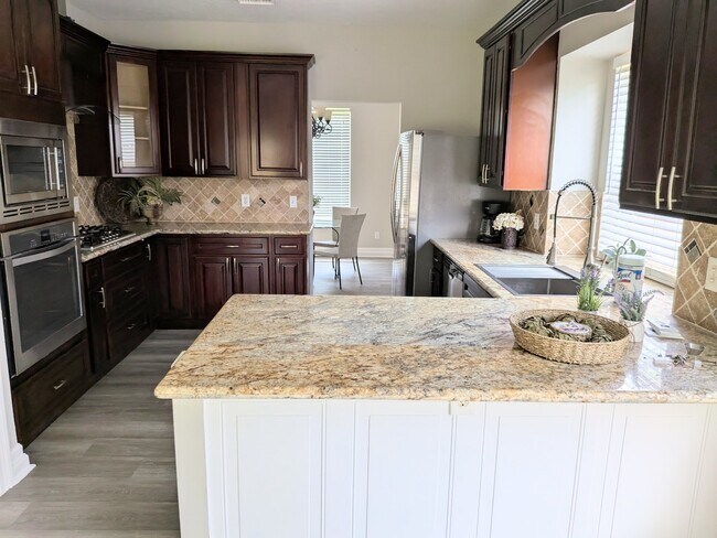 Building Photo - 10067 Lazy Meadows Dr