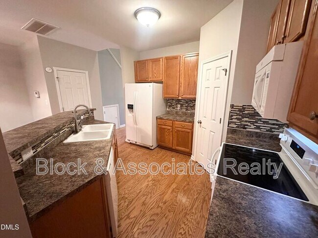 Building Photo - 27 Great View Ct