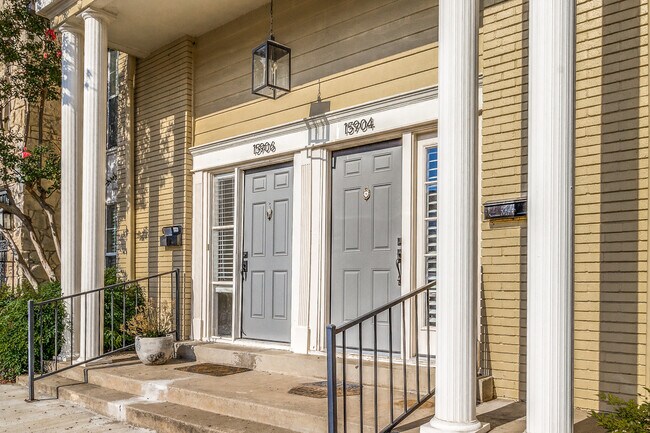 Building Photo - 15904 Archwood Ln