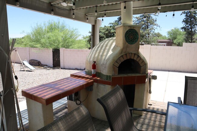 Building Photo - A Backyard Lover's Dream!!!