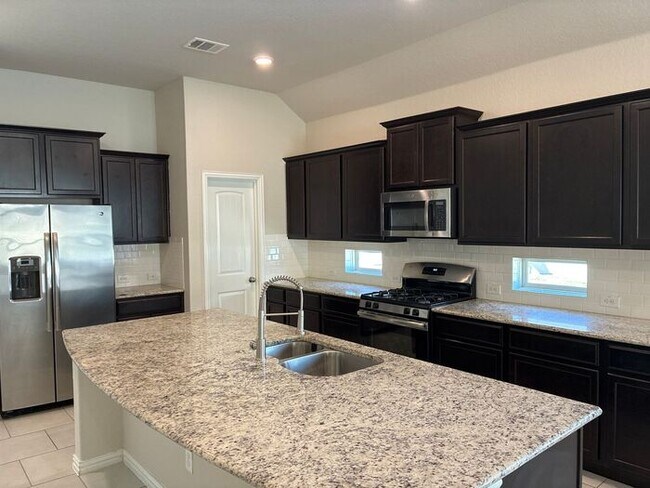 Building Photo - !! MOVE IN SPECIAL: Get 50% OFF!! 4BR/3BA House • In-Unit W/D • Attached Garage  • Backyard in Sa...