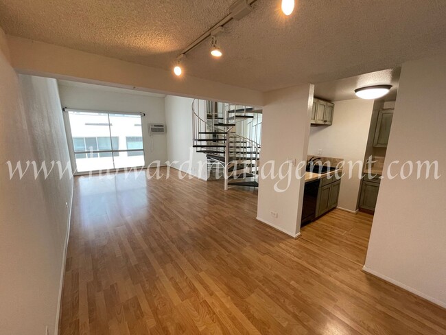 Building Photo - Resort style living! Top Floor Unit with L...