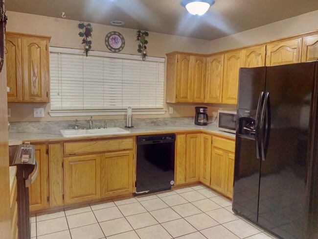 Building Photo - RENTAL Fully Furnished 4 bedroom home