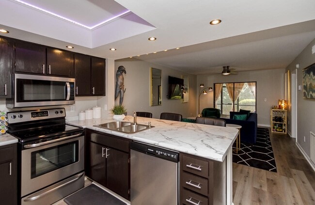 Building Photo - 1002 Windsong Cir