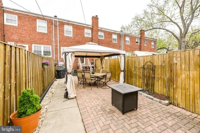 Building Photo - 629 S Henry St