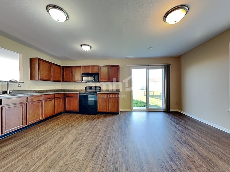 Building Photo - 8243 Retreat Ln