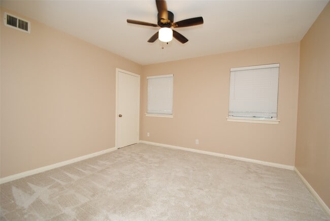 Building Photo - 10034 Cedardale Dr