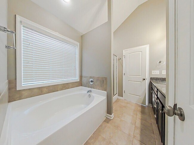 Building Photo - 3 Bedroom 2.5 Bath in Crawford Creek