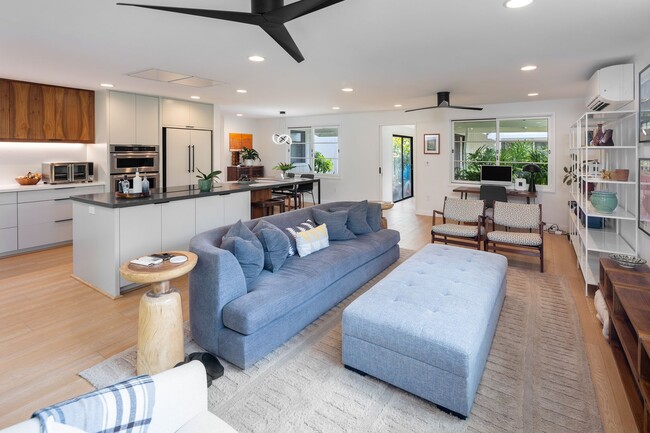 Building Photo - Renovated Kahala Retreat: 3-Bed Home + Stu...