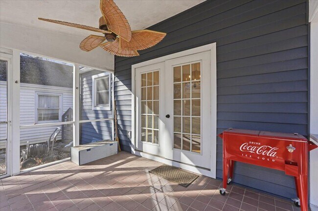 Building Photo - 313 S Midvale Blvd