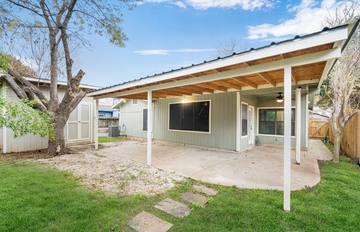 Building Photo - 9135 Deer Vlg