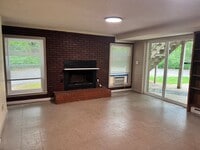 Building Photo - Spacious 1 Bedroom Apartment - Will keep you cool this summer!