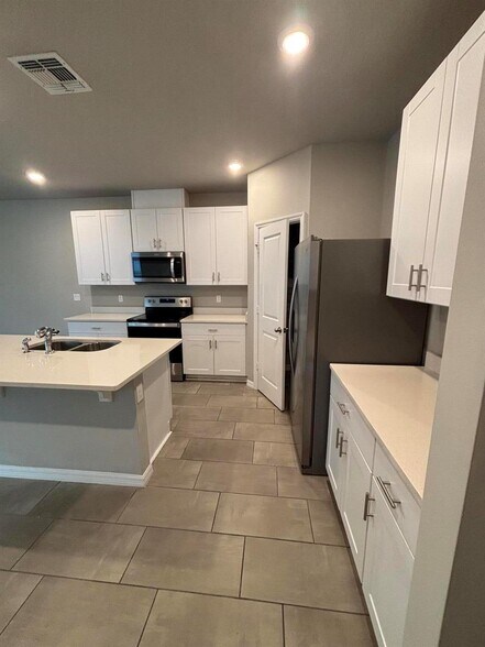 Building Photo - 3521 Joshua Tree St