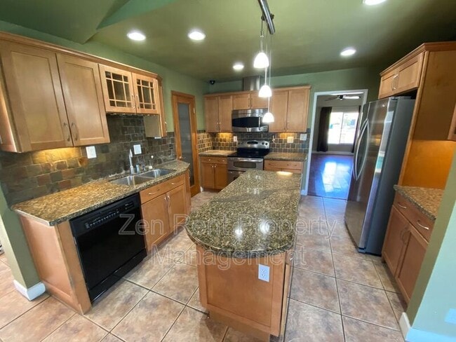 Building Photo - 815 W Juanita Cir