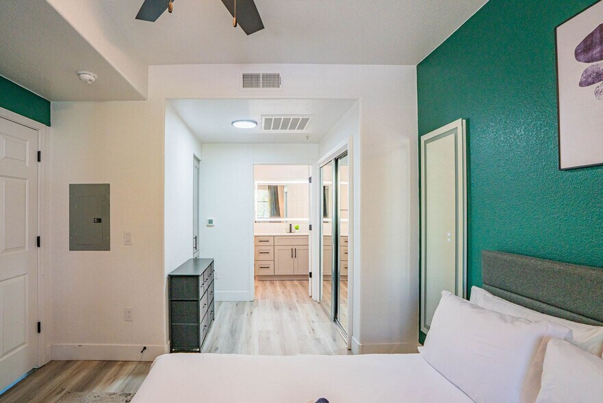 Building Photo - 6610 N 93rd Ave