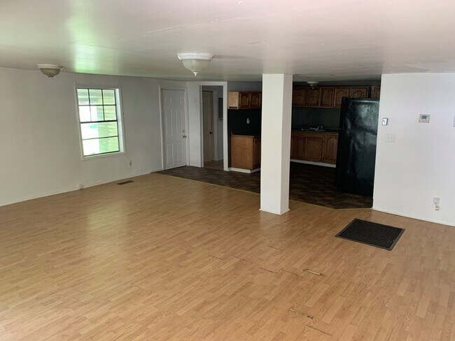 Building Photo - 301 10th St