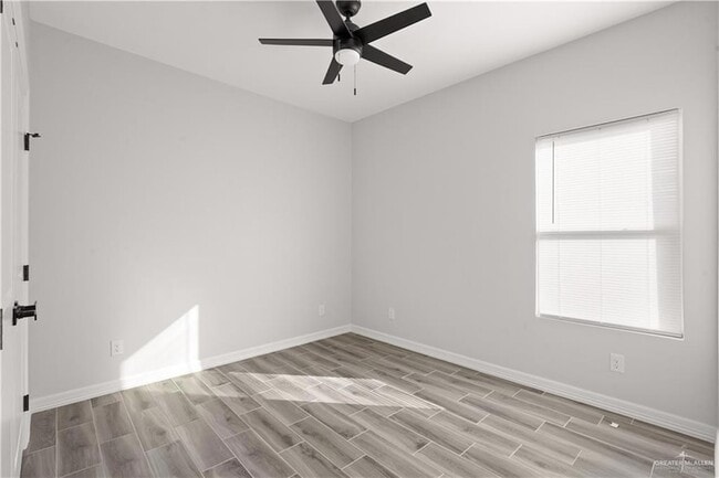 Building Photo - 408 N Onyx Ave