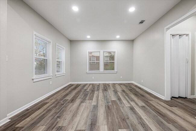 Building Photo - 3587 Cowden Ave