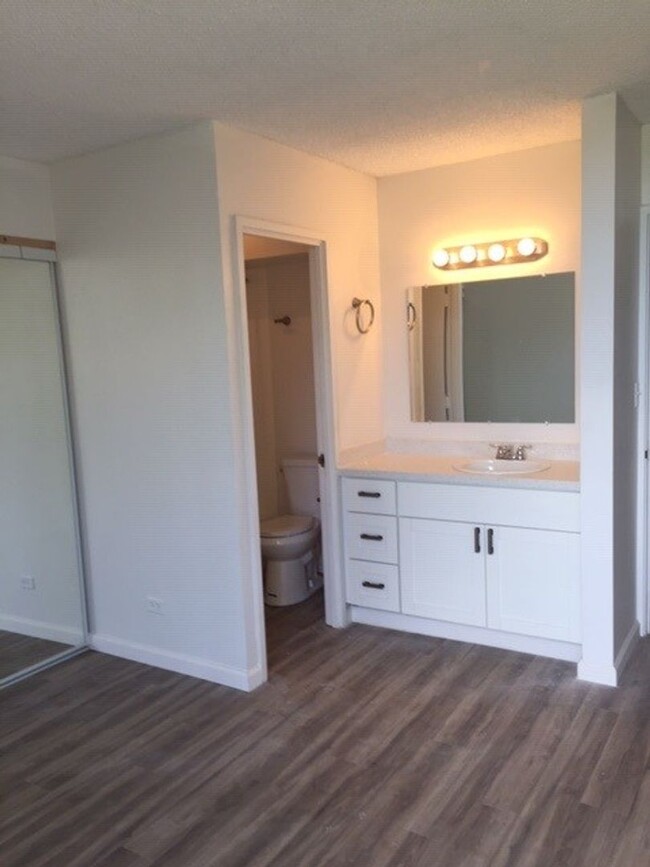 Building Photo - Newly Renovated 2 bedroom/2 bath unit at C...