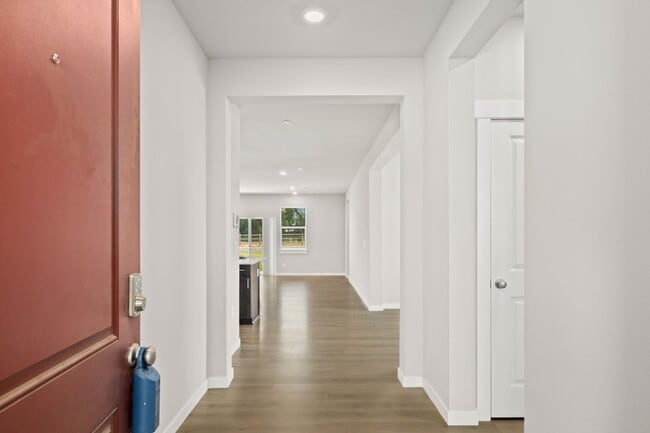 Building Photo - 4 Bedroom Home with Spacious Fully Fenced ...