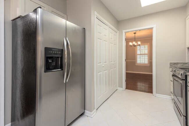 Building Photo - 1539 Brookside Dr