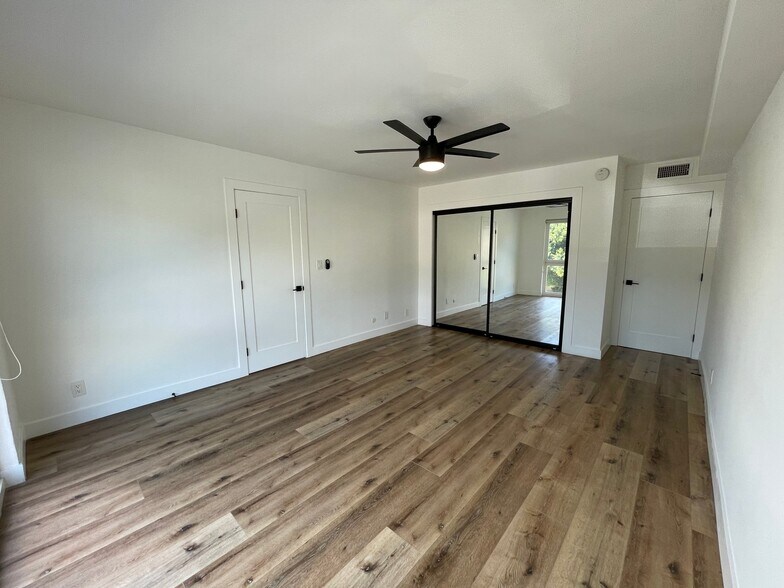 Building Photo - 1284 Havenhurst Dr