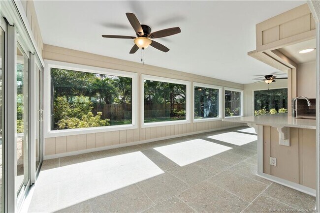 Building Photo - 7 Riverview Dr