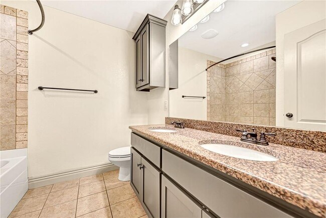 Building Photo - 103 NE Chicory Ln