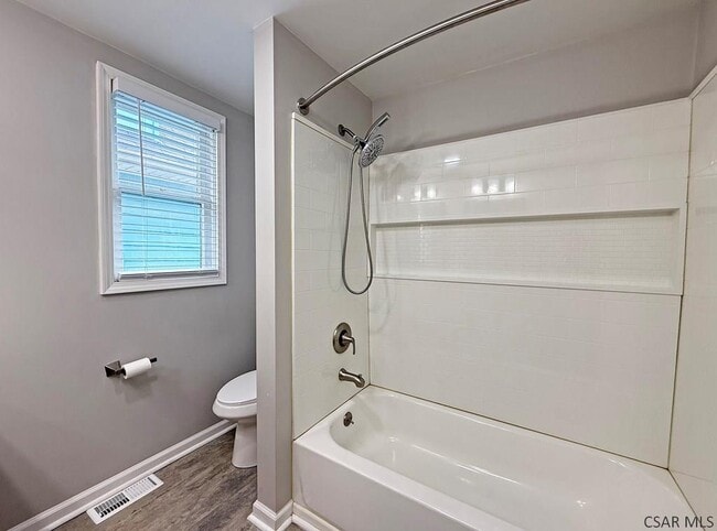 Building Photo - 512 Graham Ave