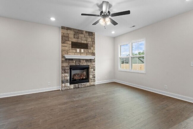Building Photo - Beautiful Single Family Home