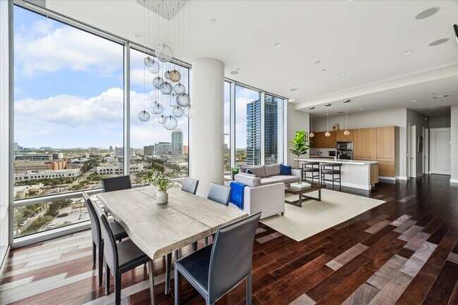 Building Photo - 2727 Kirby Dr