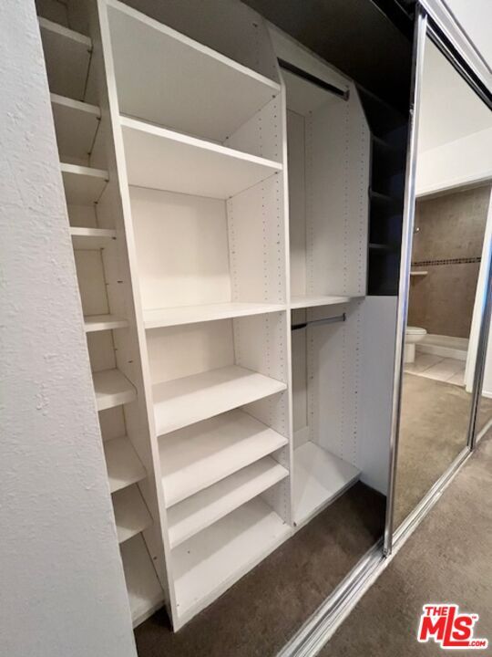 Building Photo - 906 N Doheny Dr