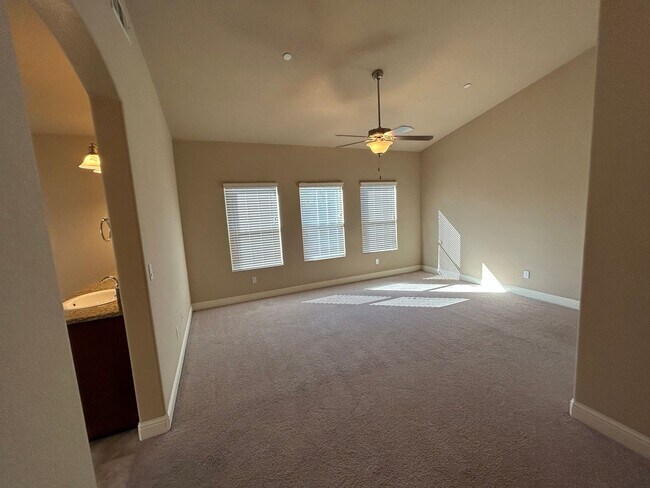 Building Photo - 3731 W Vine Ave