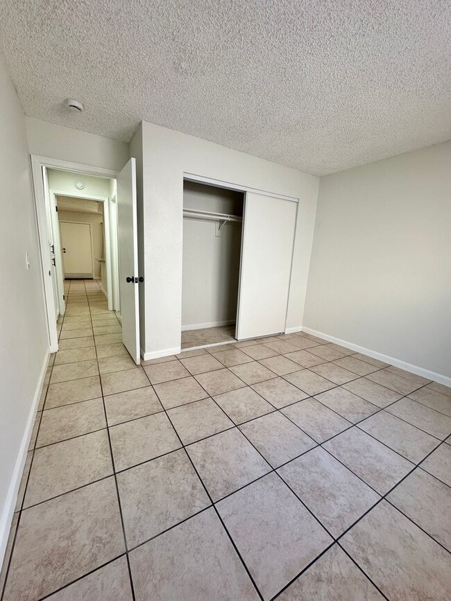 Building Photo - BEAUTIFUL 2 BD/1 BATH UNIT FOR RENT!