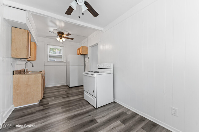 Building Photo - 401 S 38th St