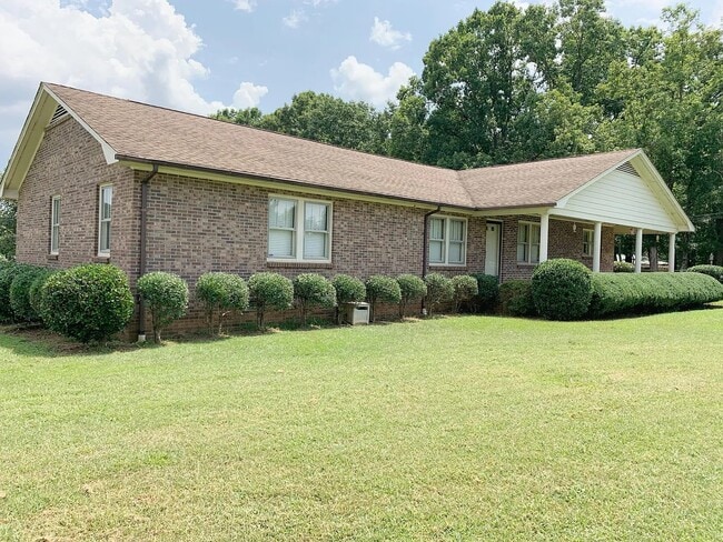 Building Photo - 600 Garrison Rd