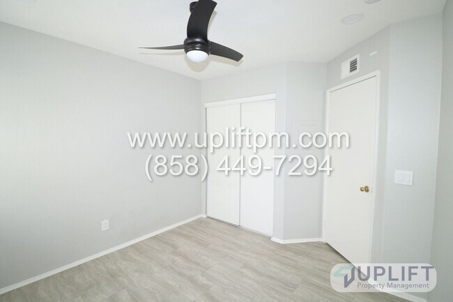 Building Photo - 3 Bed, 2.5 bath Condo w/ Central HVAC, Lau...