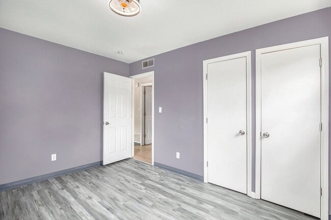 Building Photo - Beautiful 2BR/1BA Duplex in Independence!