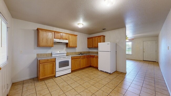 Building Photo - ALL TILE DUPLEX IN HARKER HEIGHTS!!!!!