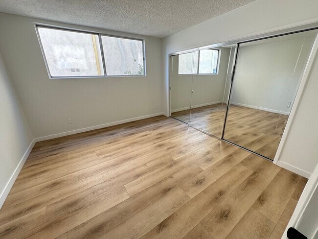Building Photo - 1547 N Hayworth Ave