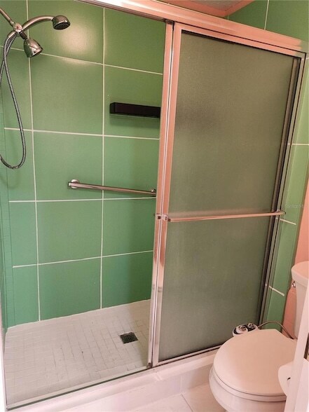 Building Photo - 6330 Green Oaks Cir