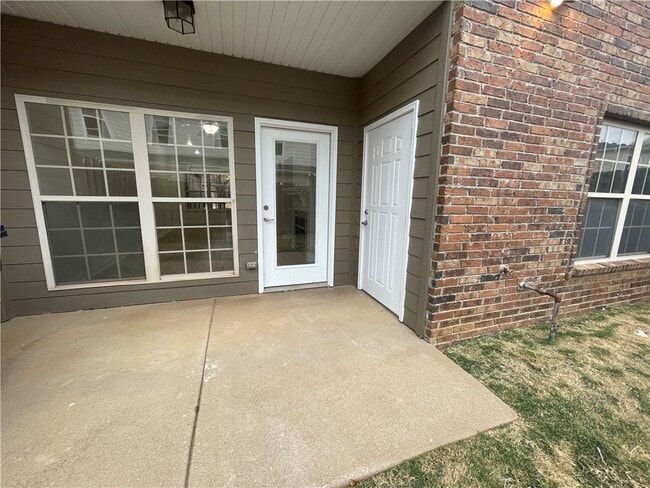 Building Photo - 2814 Vly W Ct