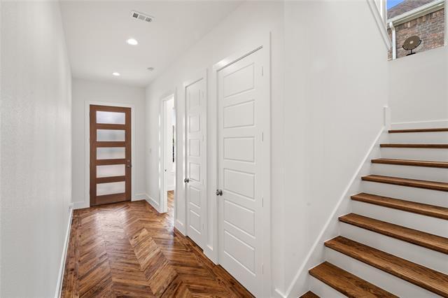 Building Photo - 907 St George Pl